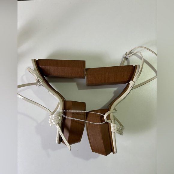 NWT Gianni Bini Cream Patent Parrish Strappy Platform Heeled Sandals 8.5 - Picture 9 of 11